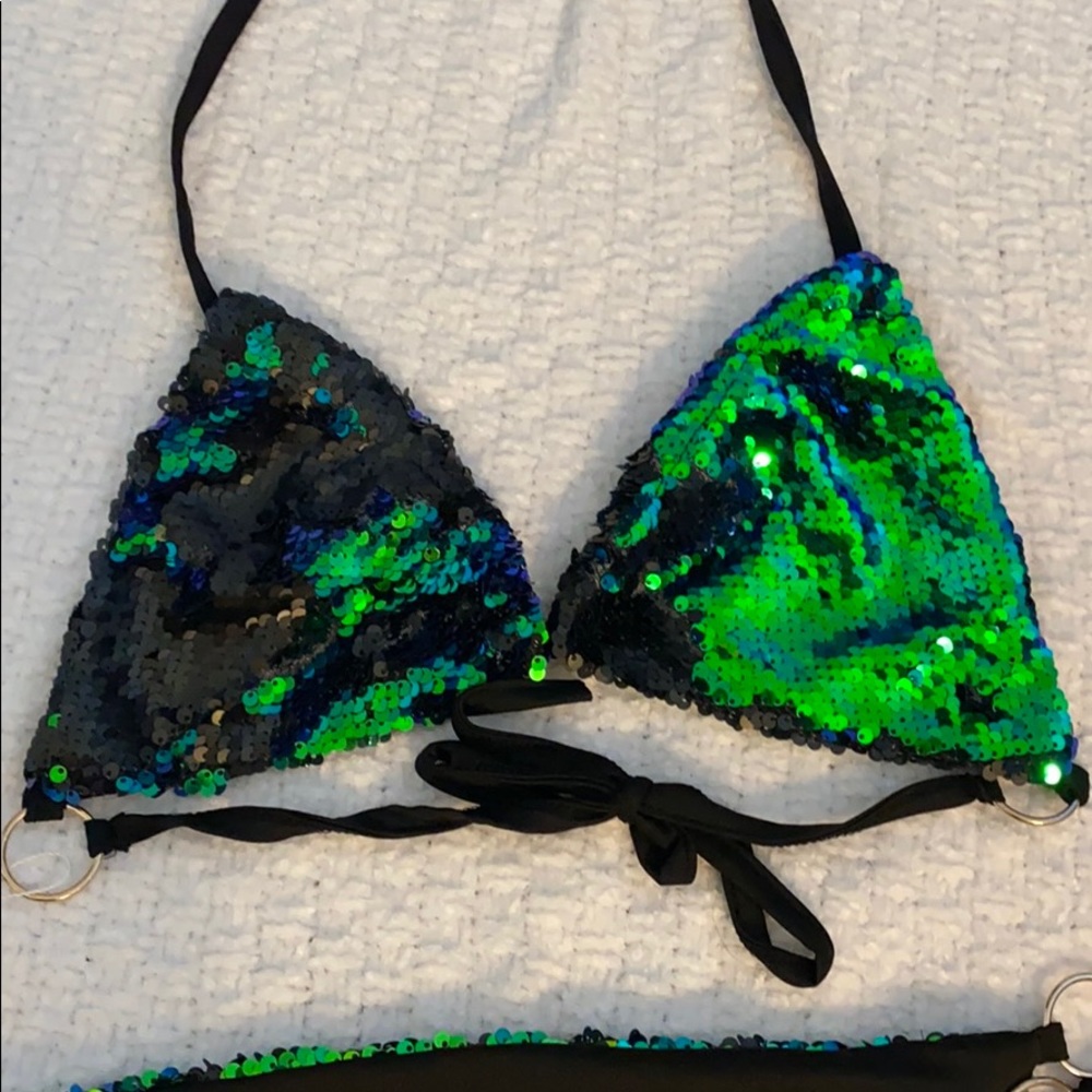 Bikini - Picture 3 of 3